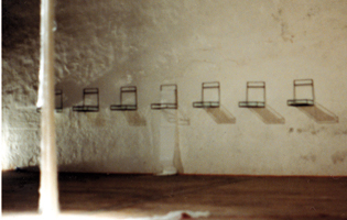1997 - NESSUNO IN PARTICOLARE- Installazione-evento